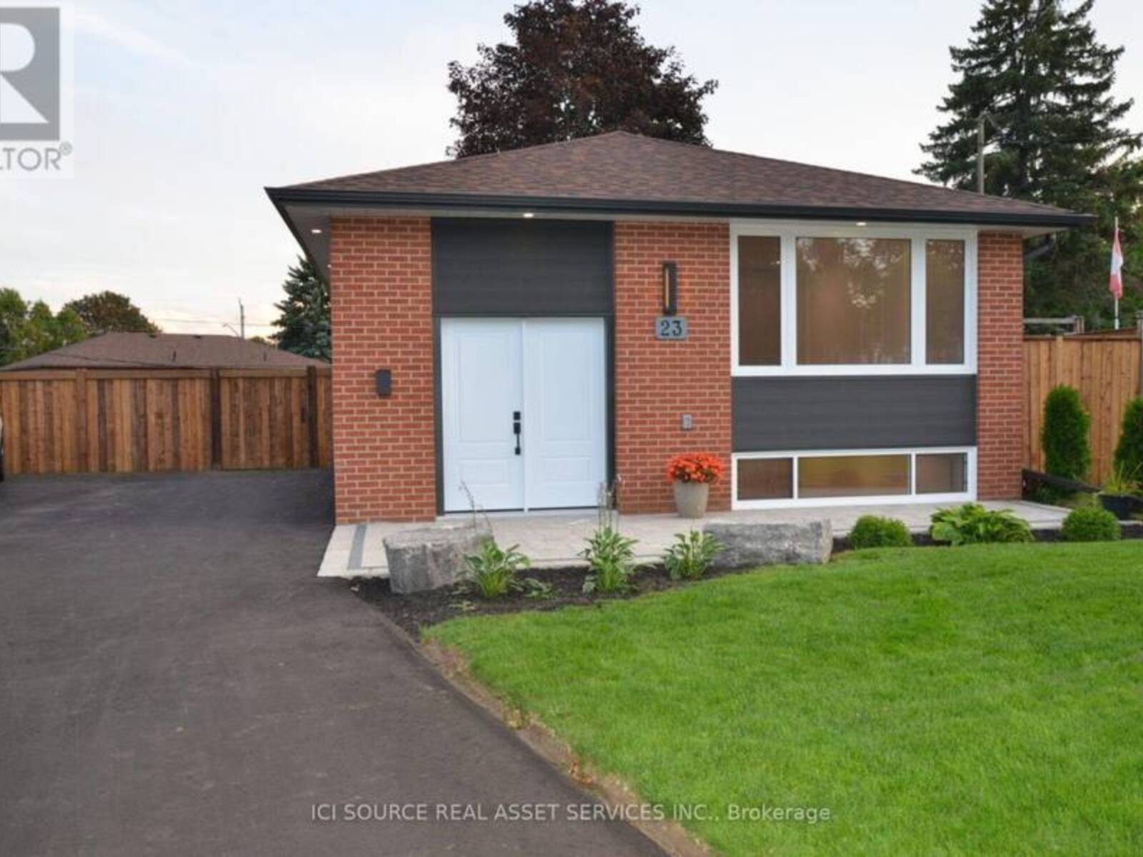 23 SUNSET ROAD, Clarington, Ontario L1C 2E5