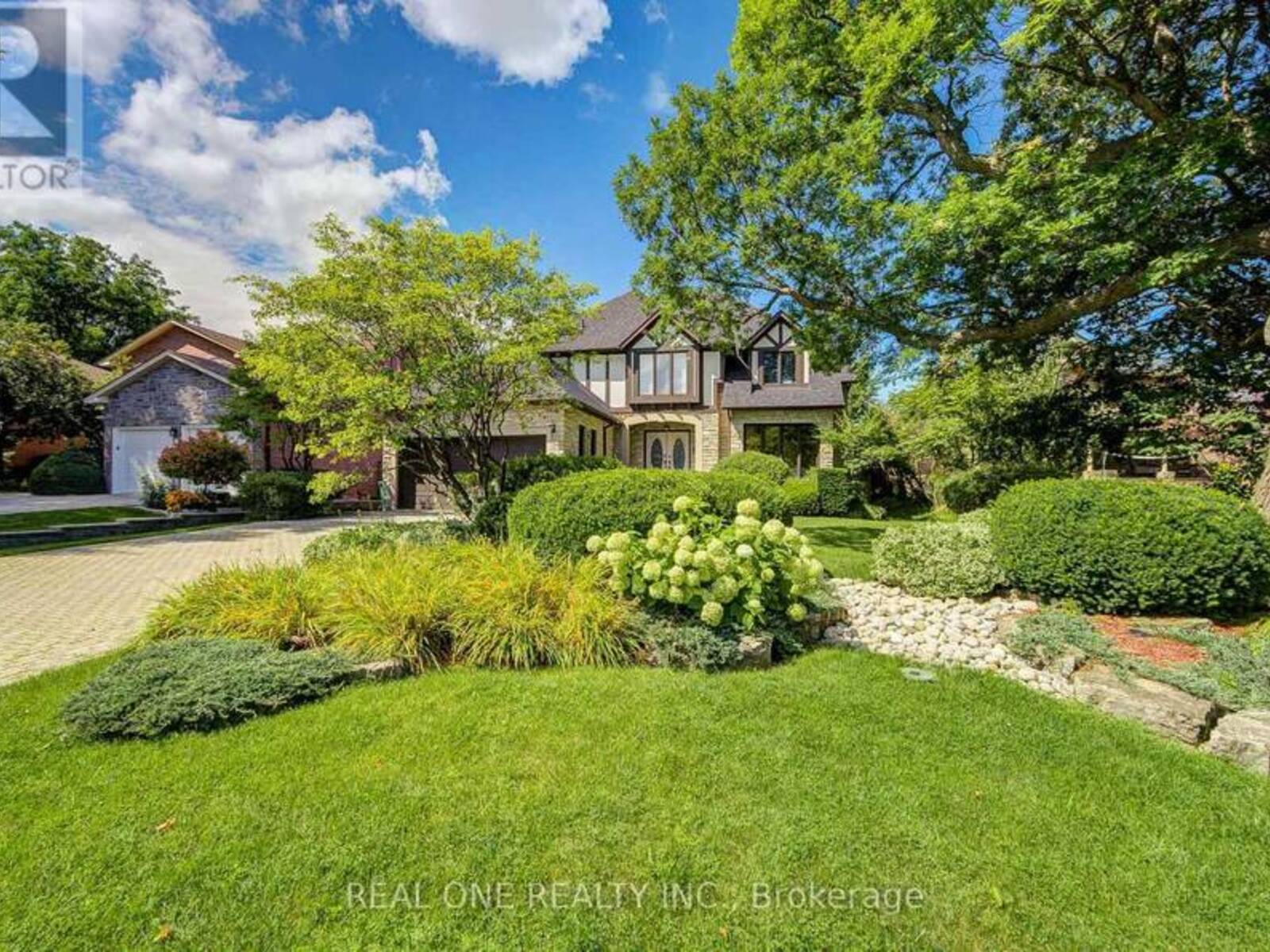 2025 BURBANK DRIVE, Mississauga, Ontario L5L 2T6