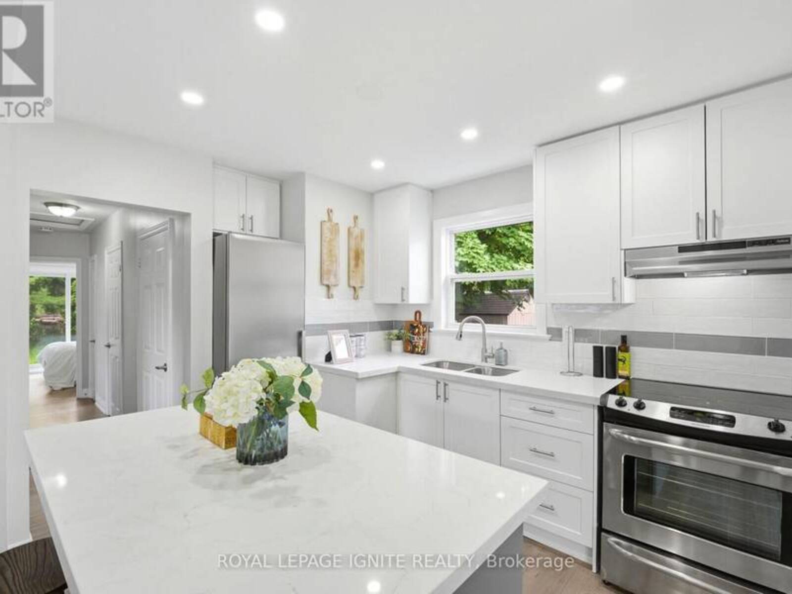 89 DARLINGSIDE DRIVE, Toronto, Ontario M1E 3P2