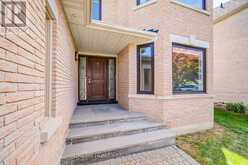 5 SILK COURT | Richmond Hill Ontario | Slide Image Three