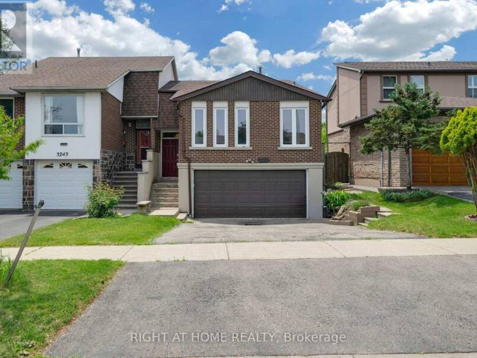 3241 MCCARTHY COURT, Mississauga, Ontario L4Y 3Z4