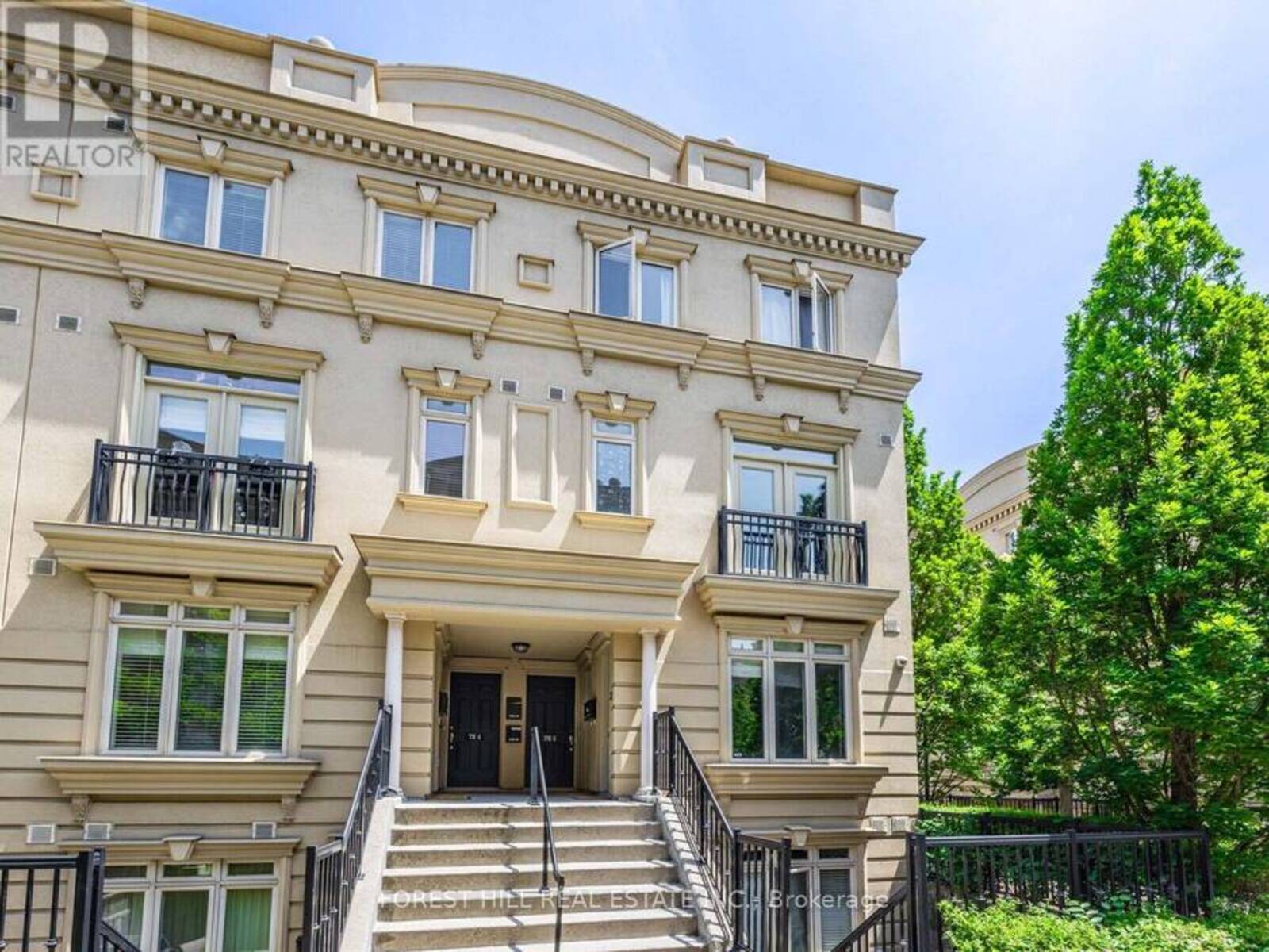 TH 3 - 68 CARR STREET, Toronto, Ontario M5T 1B7