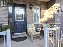 18 YORKTOWN PLACE | Georgina Ontario | Slide Image Two