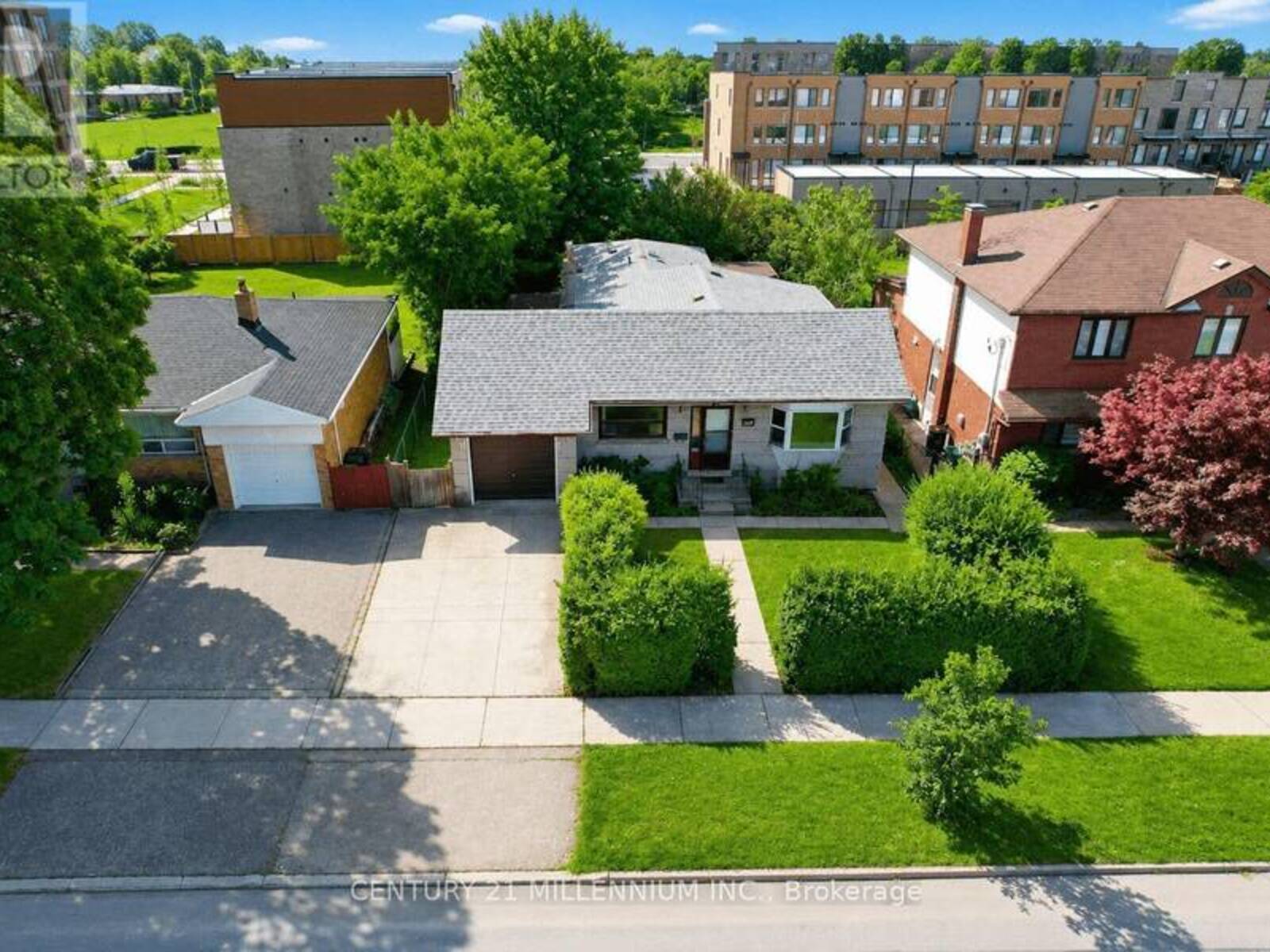 169 RANEE AVENUE, Toronto, Ontario M6A 1N3