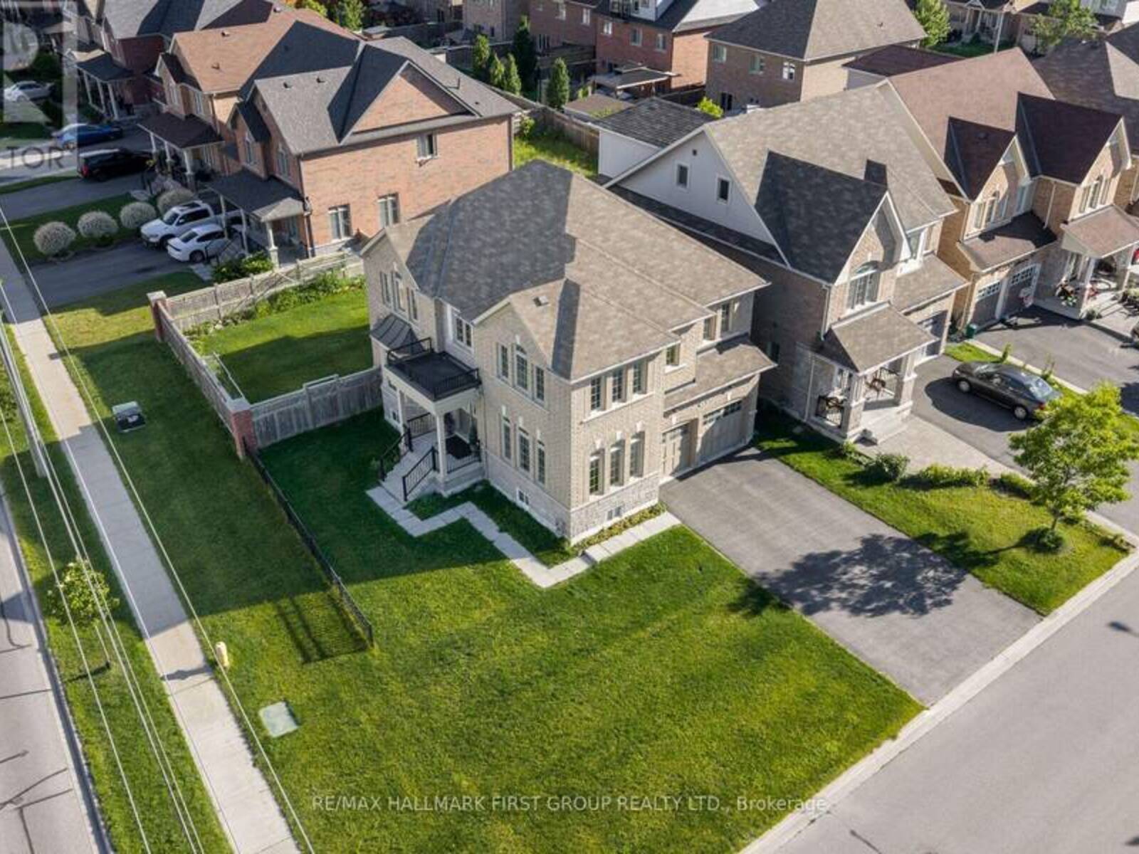 1 CALE AVENUE, Clarington, Ontario L1E 0H5