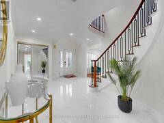 1082 HAYDONBRIDGE COURT Mississauga Ontario, L5V 1J4