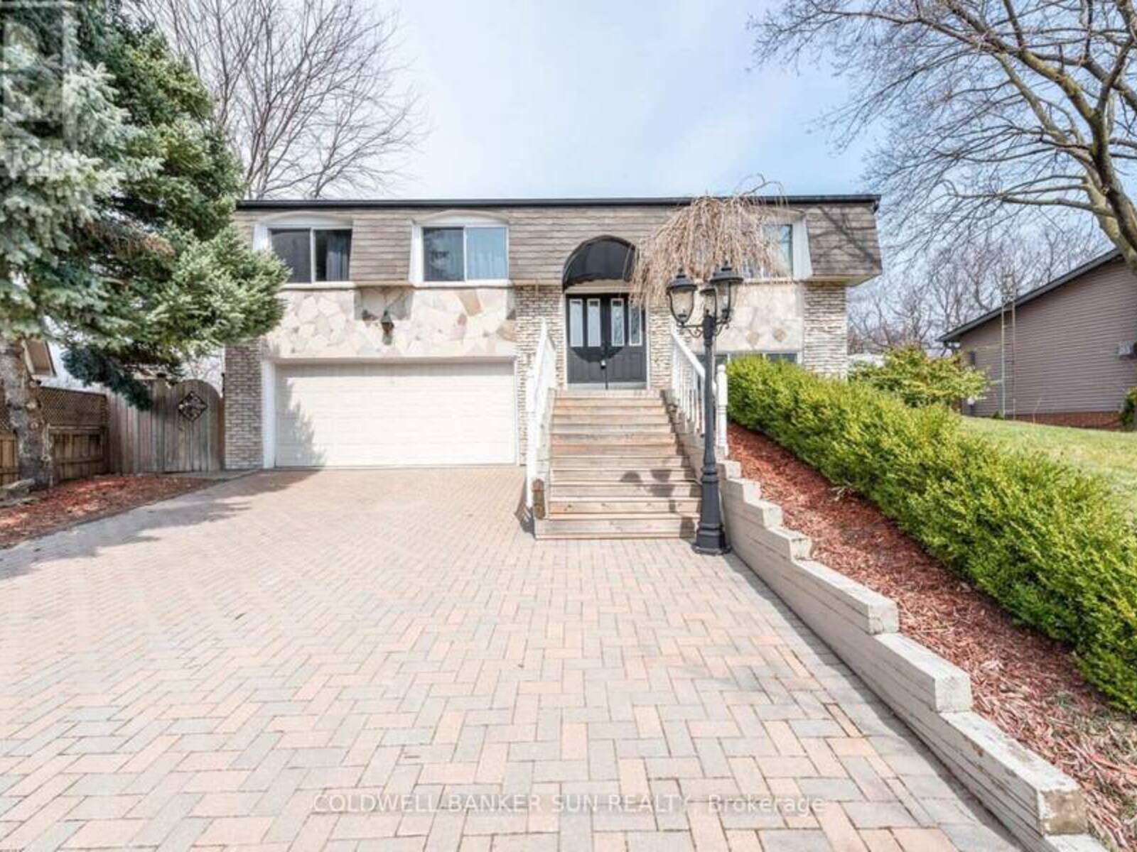 2483 YARMOUTH CRESCENT, Oakville, Ontario L6L 2M9