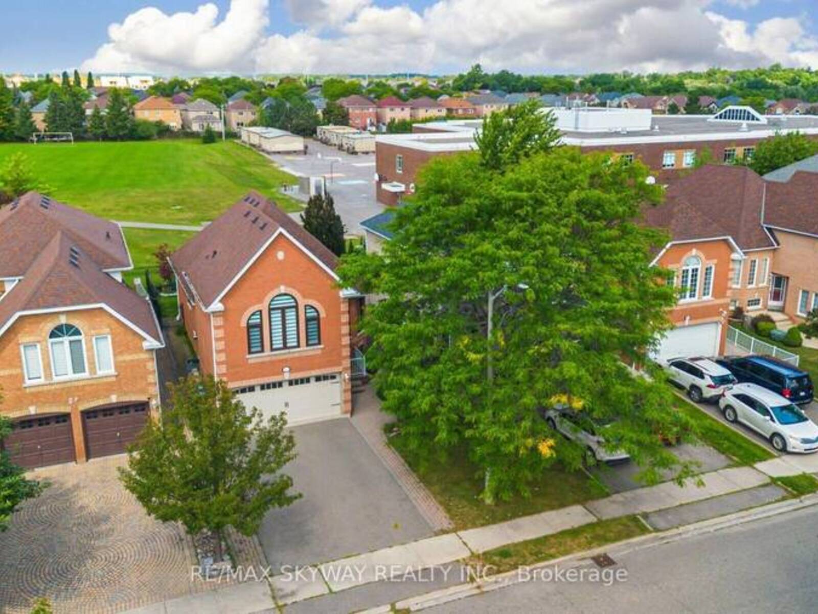 25 WOODCREEK DRIVE, Brampton, Ontario L6Z 4V5
