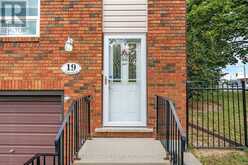 19 - 90 MAGNOLIA DRIVE | Hamilton Ontario | Slide Image Two