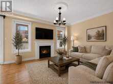12 STOOKES CRESCENT | Richmond Hill Ontario | Slide Image Ten