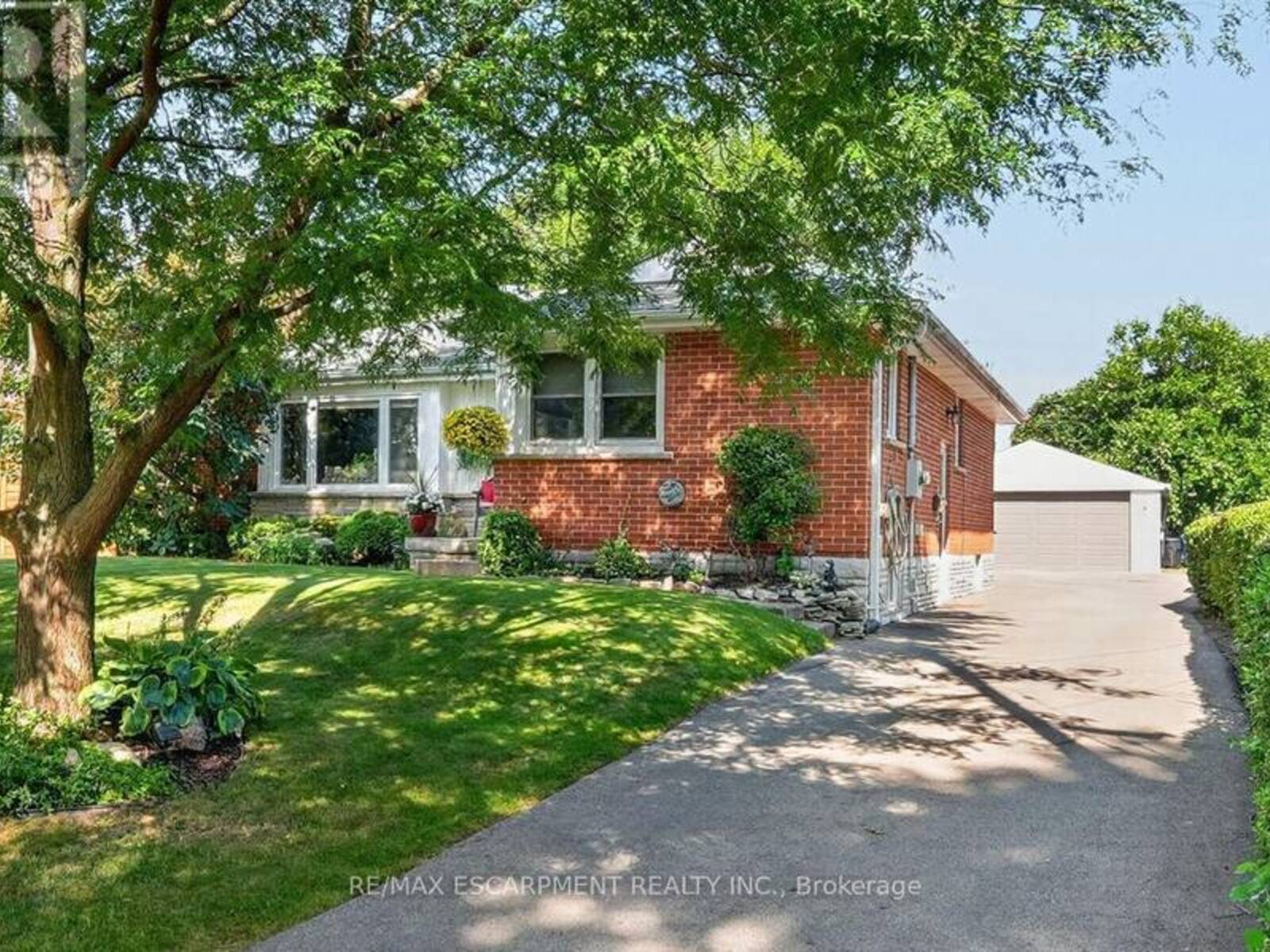 465 SPRINGBANK CRESCENT, Burlington, Ontario L7T 2W8