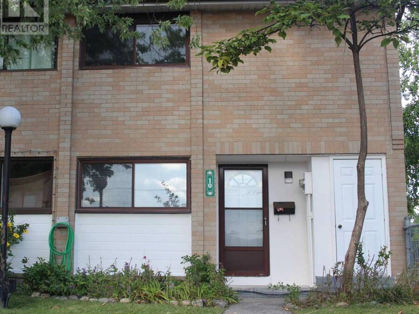 10 - 10 FLEETWOOD CRESCENT, Brampton, Ontario L6T 2E5