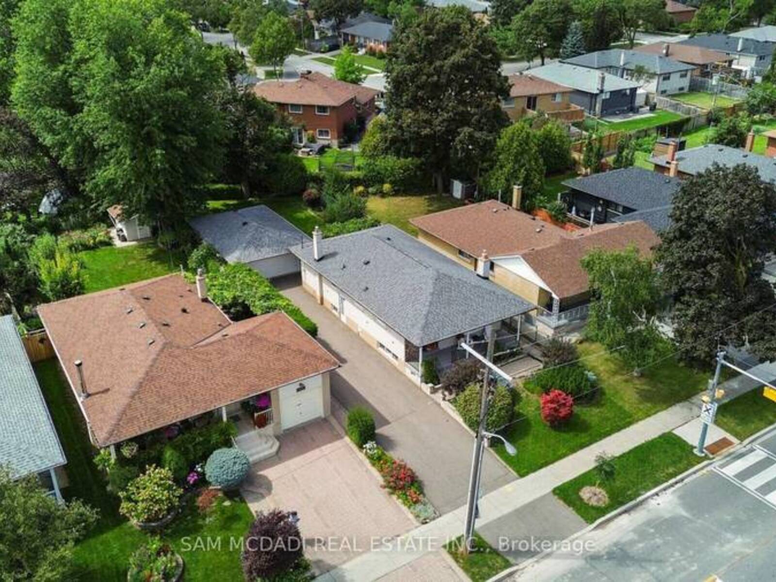 248 WELLESWORTH DRIVE, Toronto, Ontario M9C 4S6