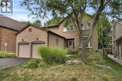 95 GILBANK DRIVE | Aurora Ontario | Slide Image Two
