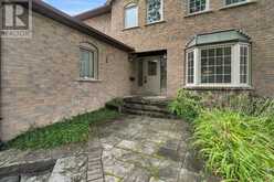 95 GILBANK DRIVE | Aurora Ontario | Slide Image Three
