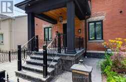 21 ELIZABETH STREET N | Brampton Ontario | Slide Image Three