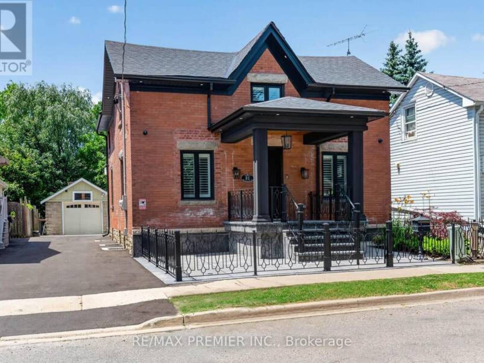 21 ELIZABETH STREET N, Brampton, Ontario L6X 1S1