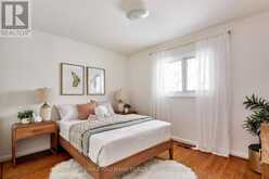 5 MERE COURT | Toronto Ontario | Slide Image Nine