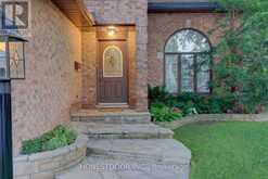 34 LONG GATE COURT | Ottawa Ontario | Slide Image Three