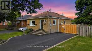 627 UPPER SHERMAN AVENUE | Hamilton Ontario | Slide Image Two