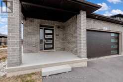 8 MOON CRESCENT | Cambridge Ontario | Slide Image Four