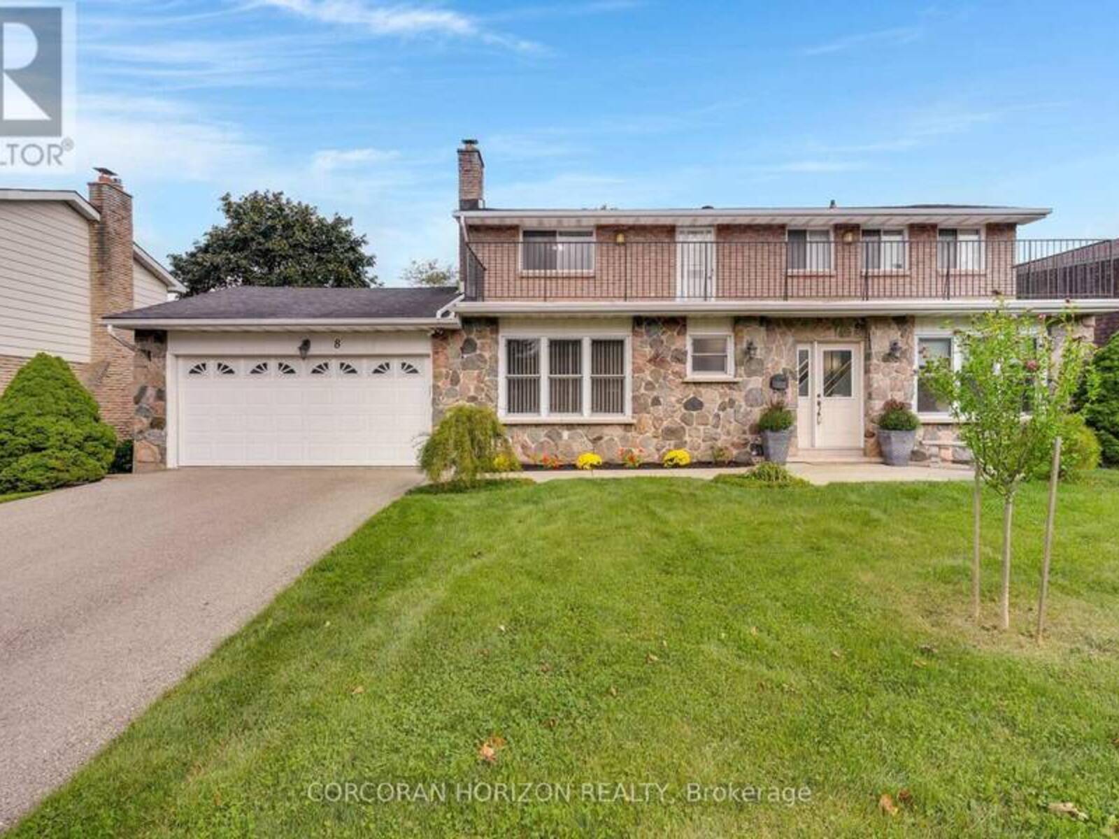 8 BLUE SPRUCE COURT, Kitchener, Ontario N2N 1L1
