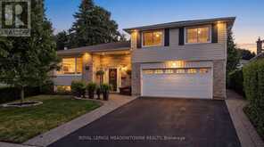 30 METCALFE COURT | Halton Hills Ontario | Slide Image Two