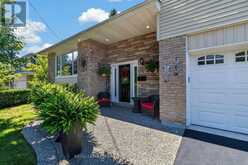30 METCALFE COURT | Halton Hills Ontario | Slide Image Four