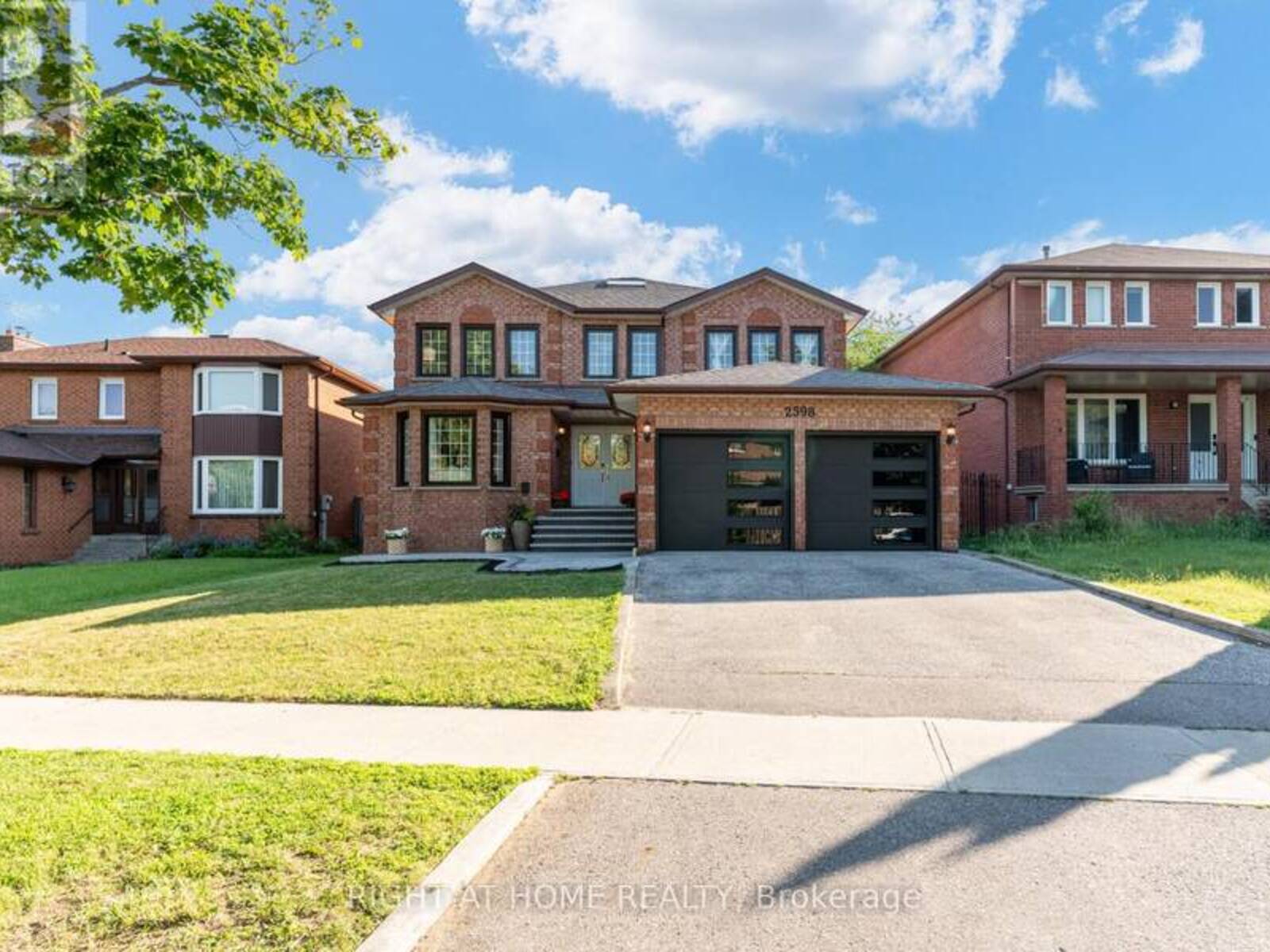 2598 MASON HEIGHTS, Mississauga, Ontario L5B 2S2