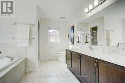 5 BLACKSMITH TRAIL | East Gwillimbury Ontario | Slide Image Twenty