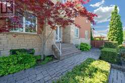 543 QUEENS DRIVE | Toronto Ontario | Slide Image Five