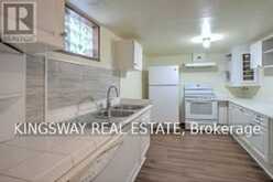 49 DON MOR DRIVE | Newmarket Ontario | Slide Image Ten