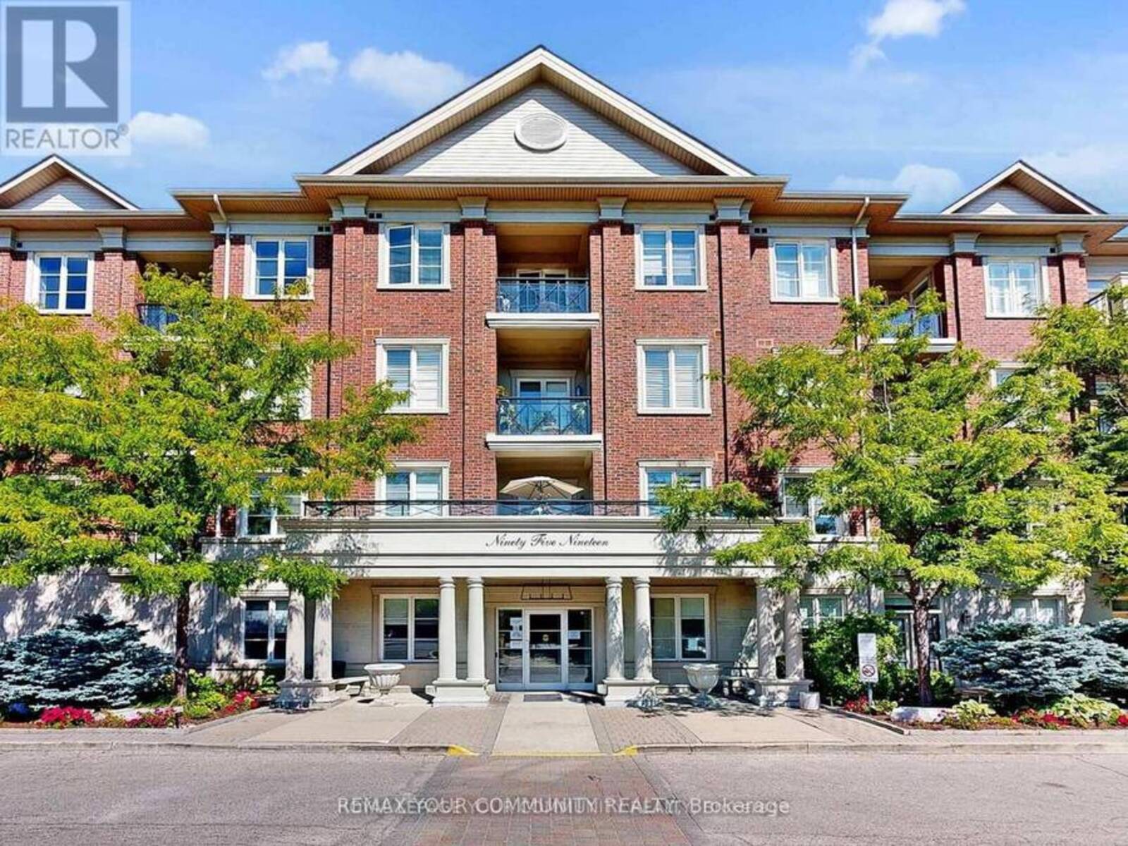 220 - 9519 KEELE STREET, Vaughan, Ontario L6A 4A2