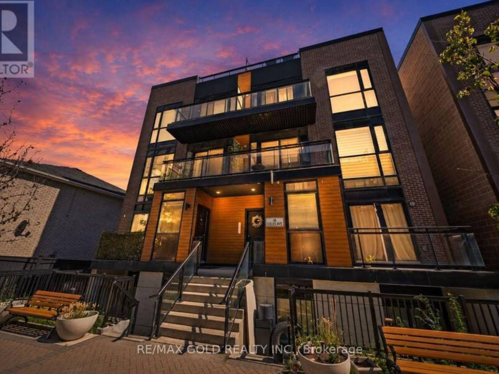 602 - 18 COLES AVENUE, Vaughan, Ontario L4L 1L9