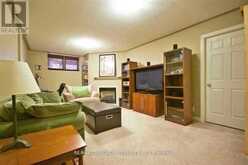 95 THATCHER CRESCENT | Newmarket Ontario | Slide Image Twelve