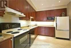 95 THATCHER CRESCENT | Newmarket Ontario | Slide Image Four