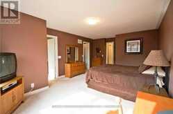 95 THATCHER CRESCENT | Newmarket Ontario | Slide Image Six
