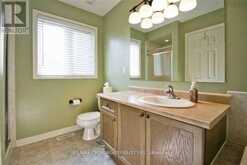 95 THATCHER CRESCENT | Newmarket Ontario | Slide Image Seven