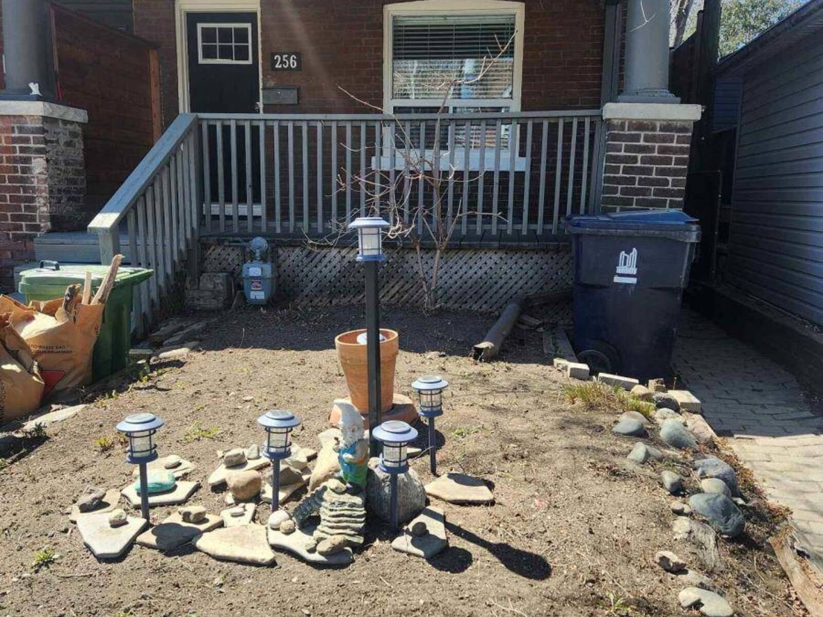 256 WOODBINE AVENUE, Toronto, Ontario M4L 3P2