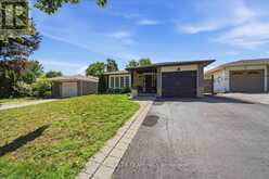 163 ORCHARD HEIGHTS BOULEVARD | Aurora Ontario | Slide Image Four