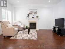 76 LARRATT LANE | Richmond Hill Ontario | Slide Image Seven