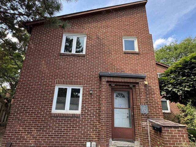 16 - 72 DUSAY PLACE Toronto Ontario, M1W 2N2 - 4 Bedrooms Condo For Sale