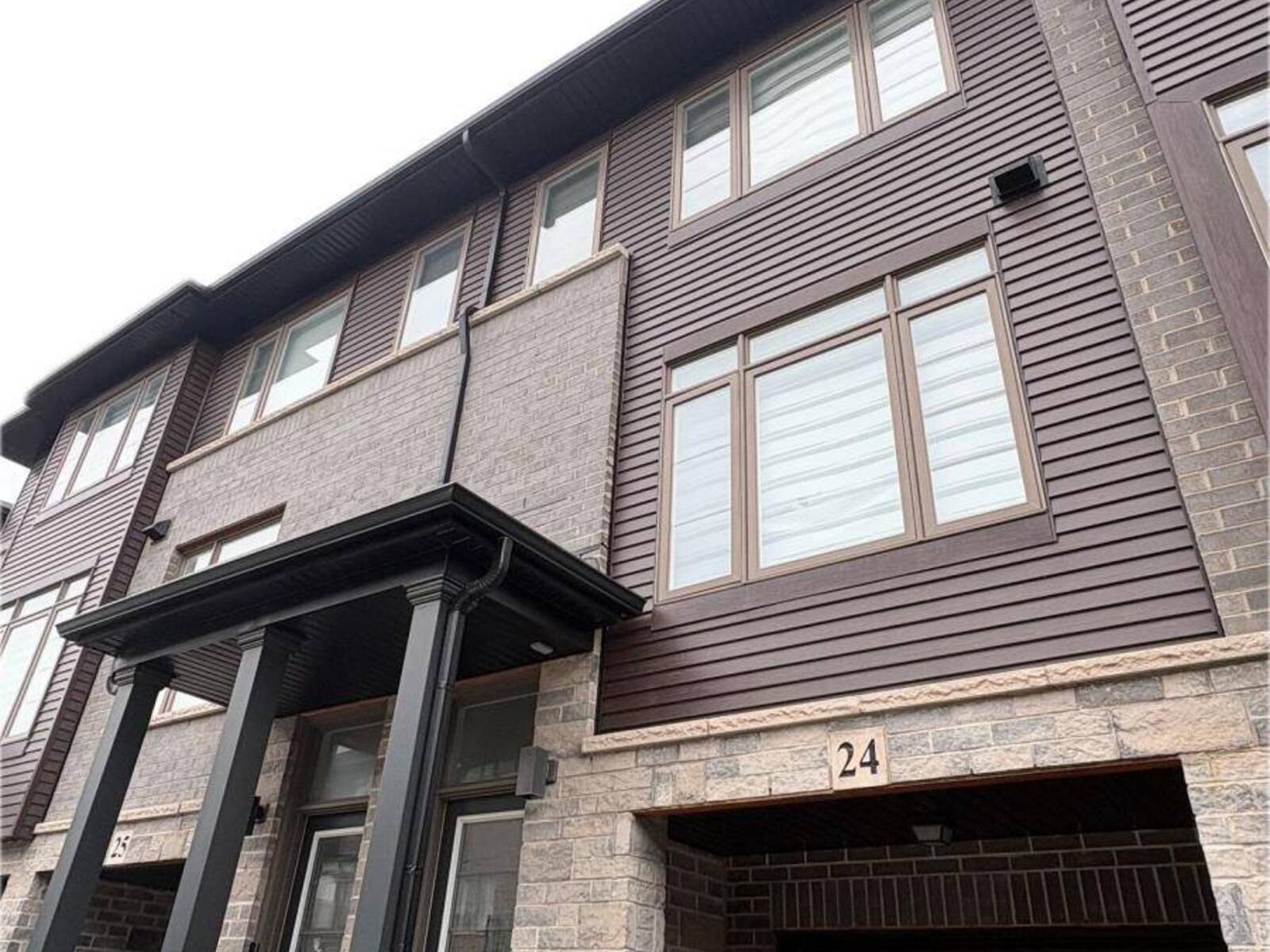 24 - 575 WOODWARD AVENUE, Hamilton, Ontario L8H 0B3