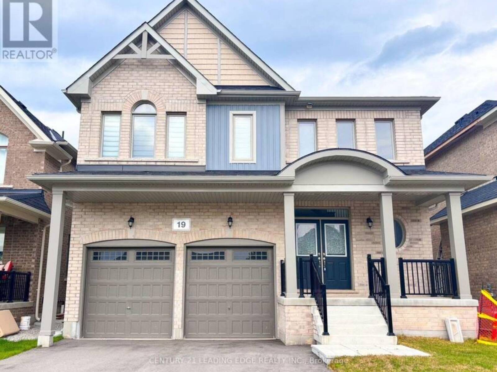 19 WAKEFIELD BOULEVARD, Angus, Ontario L3W 0L7