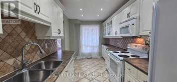 12 SIMMONS BOULEVARD | Brampton Ontario | Slide Image Seven