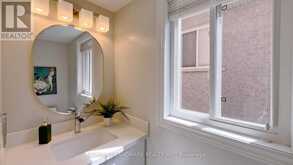 165 GAIL PARKS CRESCENT | Newmarket Ontario | Slide Image Ten
