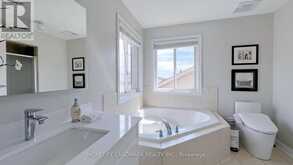 165 GAIL PARKS CRESCENT | Newmarket Ontario | Slide Image Thirteen