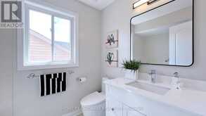 165 GAIL PARKS CRESCENT | Newmarket Ontario | Slide Image Seventeen