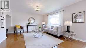 165 GAIL PARKS CRESCENT | Newmarket Ontario | Slide Image Eight