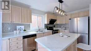 165 GAIL PARKS CRESCENT | Newmarket Ontario | Slide Image Nine